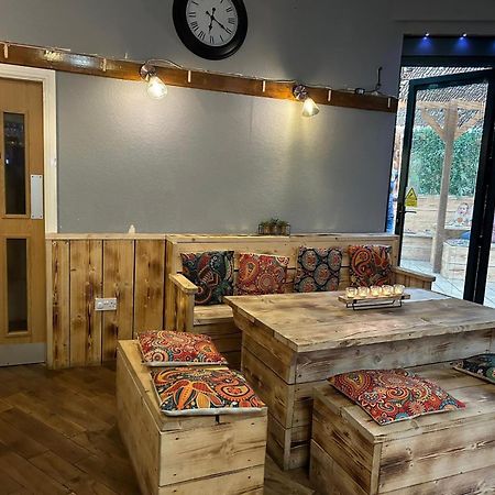 Black Bull Retreat, Barmston With Private Hot Tubs Driffield Exteriér fotografie