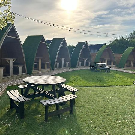 Black Bull Retreat, Barmston With Private Hot Tubs Driffield Exteriér fotografie