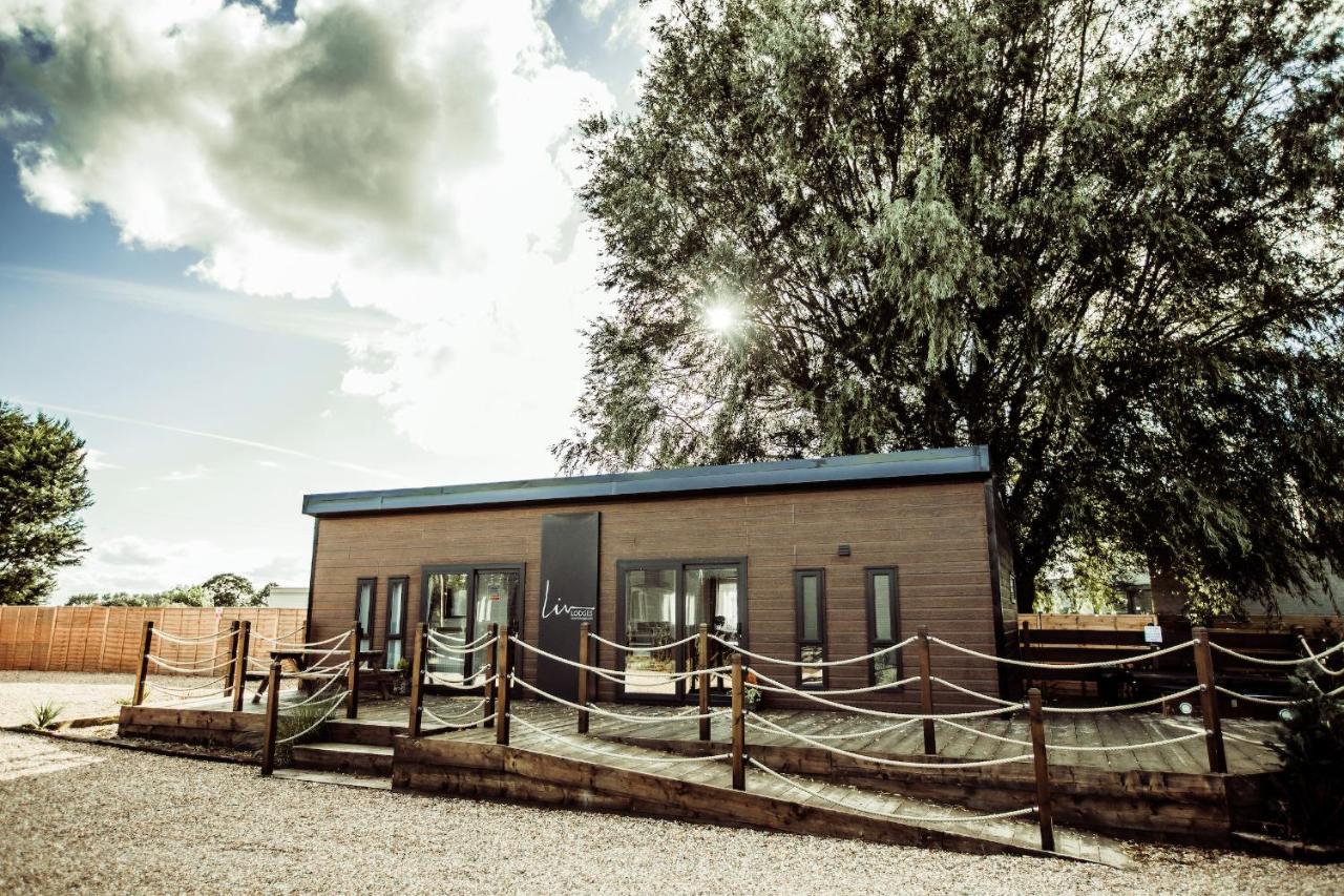 Black Bull Retreat, Barmston With Private Hot Tubs Driffield Exteriér fotografie