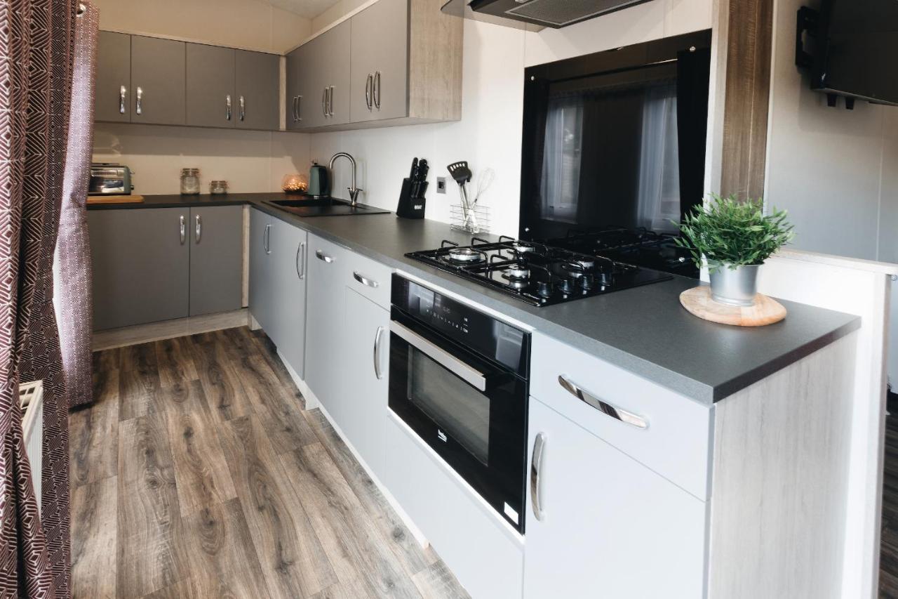 Black Bull Retreat, Barmston With Private Hot Tubs Driffield Exteriér fotografie