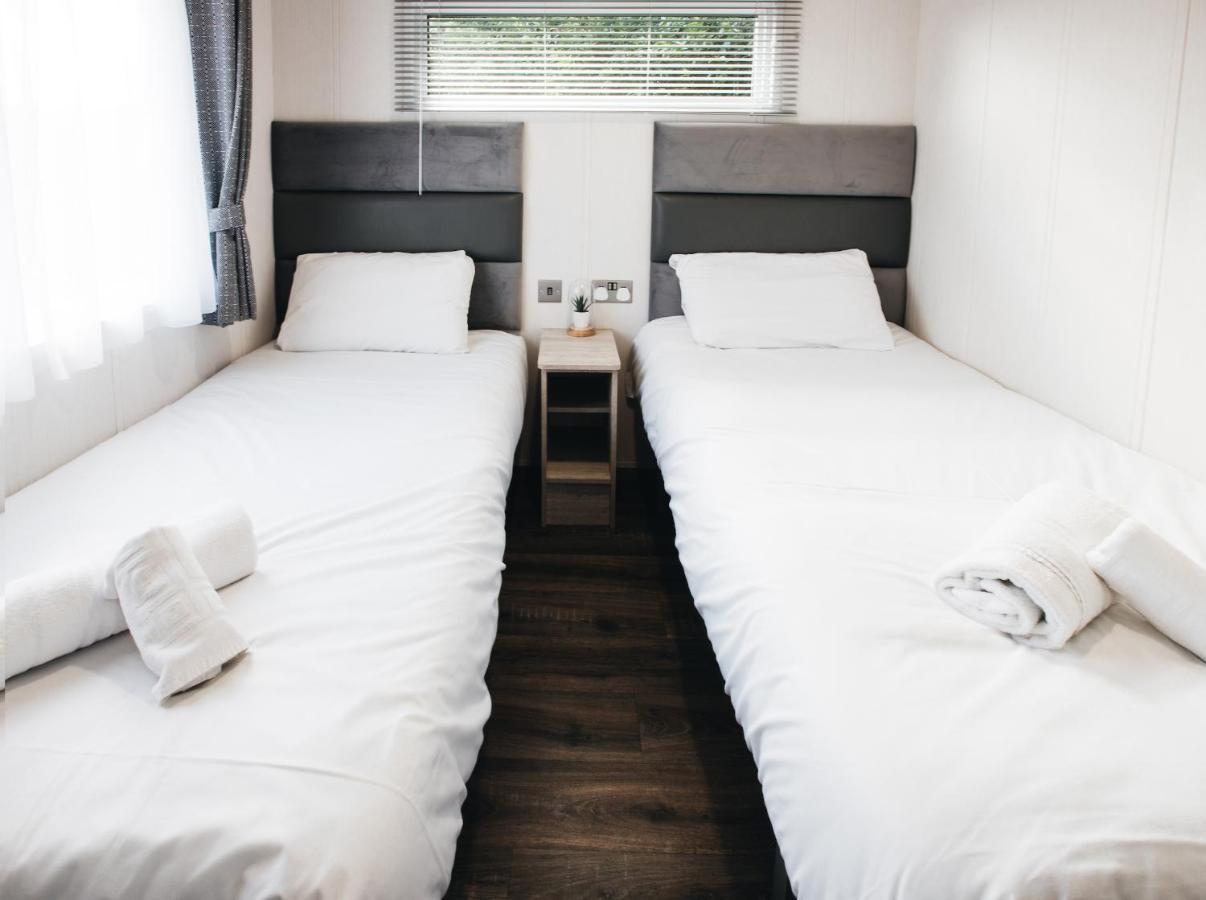 Black Bull Retreat, Barmston With Private Hot Tubs Driffield Exteriér fotografie