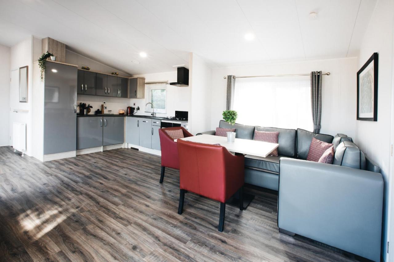 Black Bull Retreat, Barmston With Private Hot Tubs Driffield Exteriér fotografie