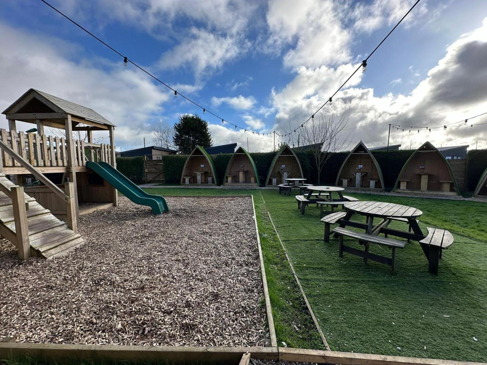 Black Bull Retreat, Barmston With Private Hot Tubs Driffield Exteriér fotografie