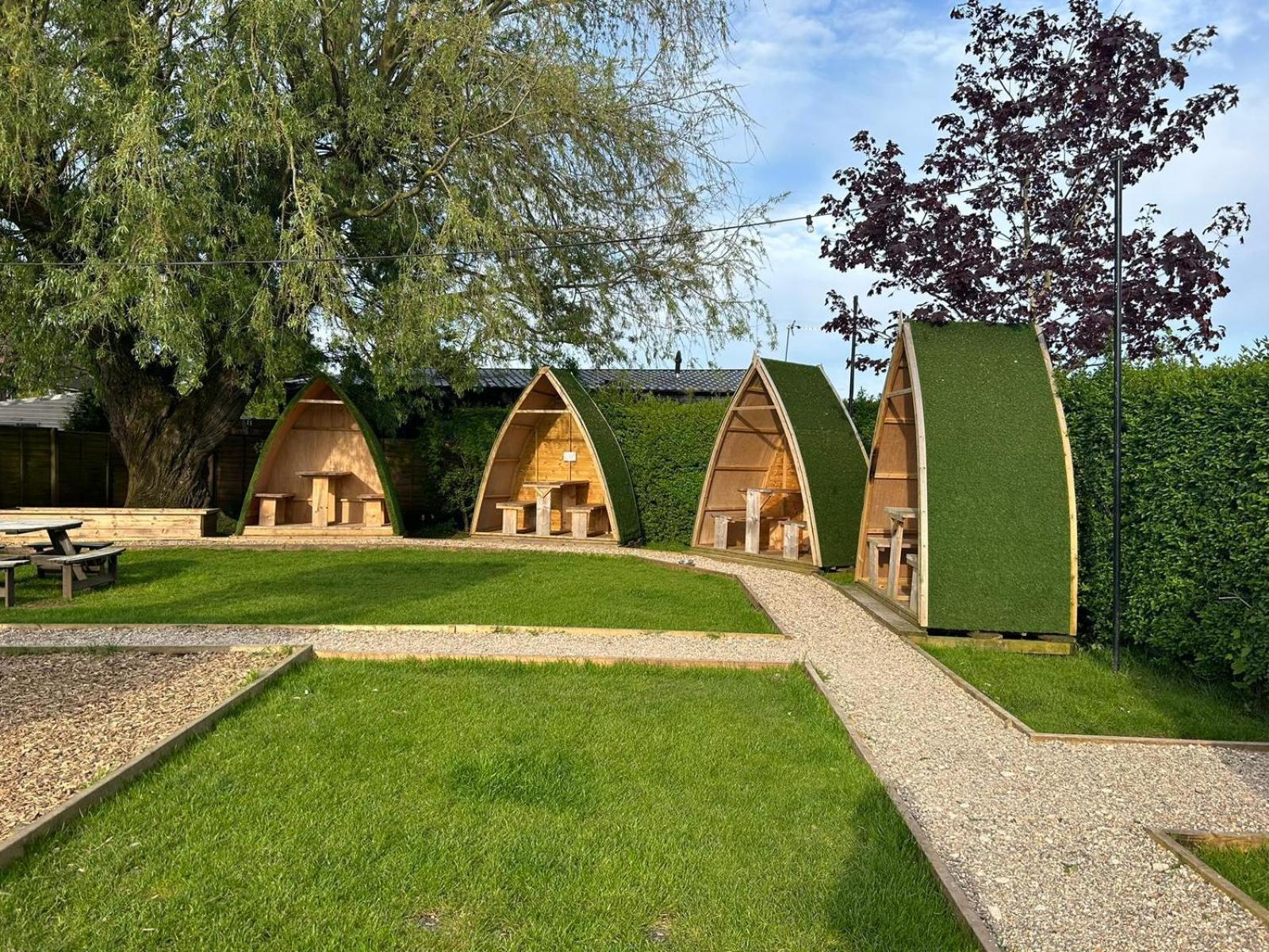 Black Bull Retreat, Barmston With Private Hot Tubs Driffield Exteriér fotografie