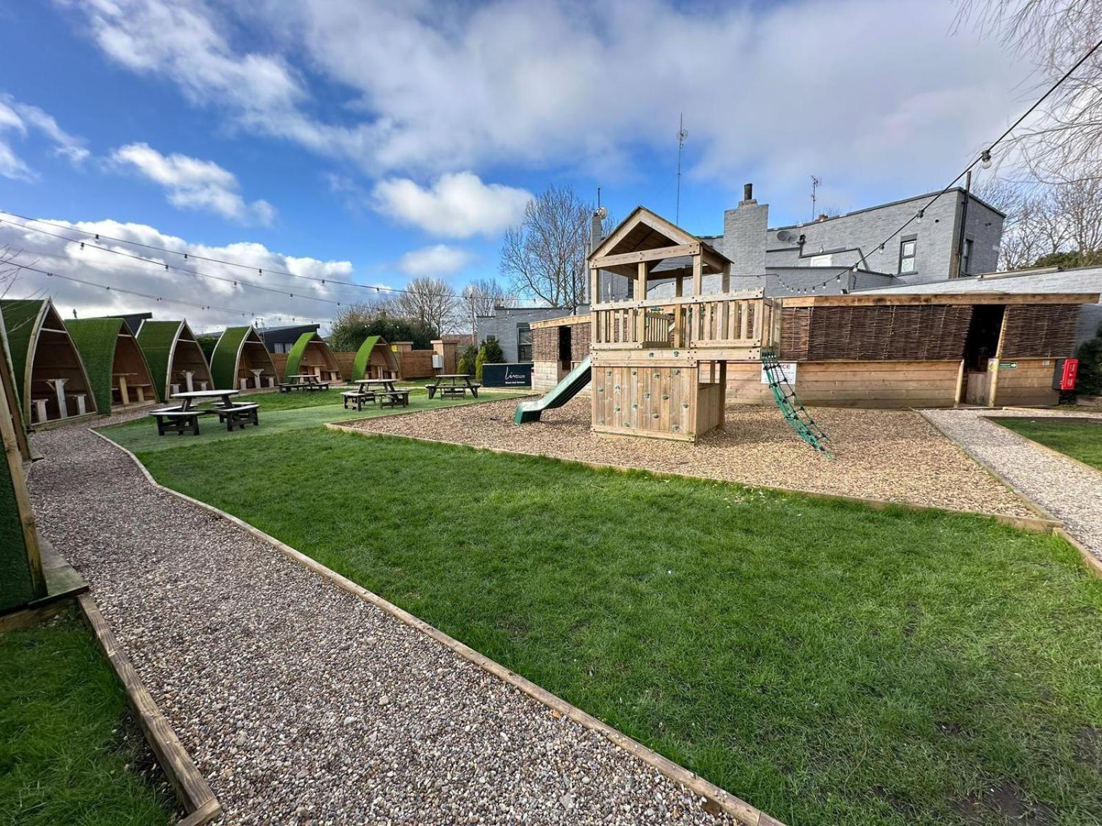 Black Bull Retreat, Barmston With Private Hot Tubs Driffield Exteriér fotografie